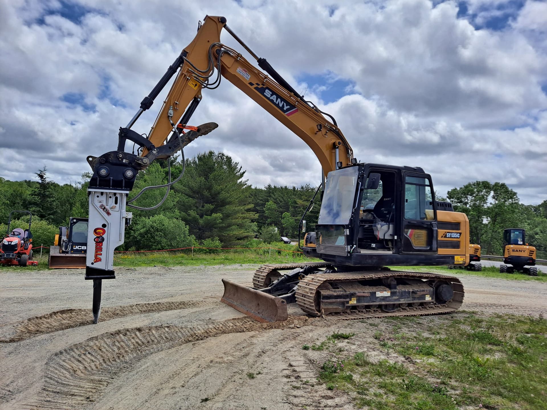 Sany SY135C Small Excavator with 3,500 lb Hammer