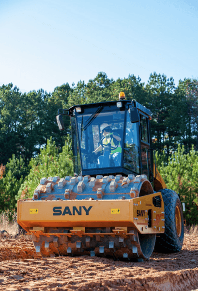 Compaction roller with a textured wheel