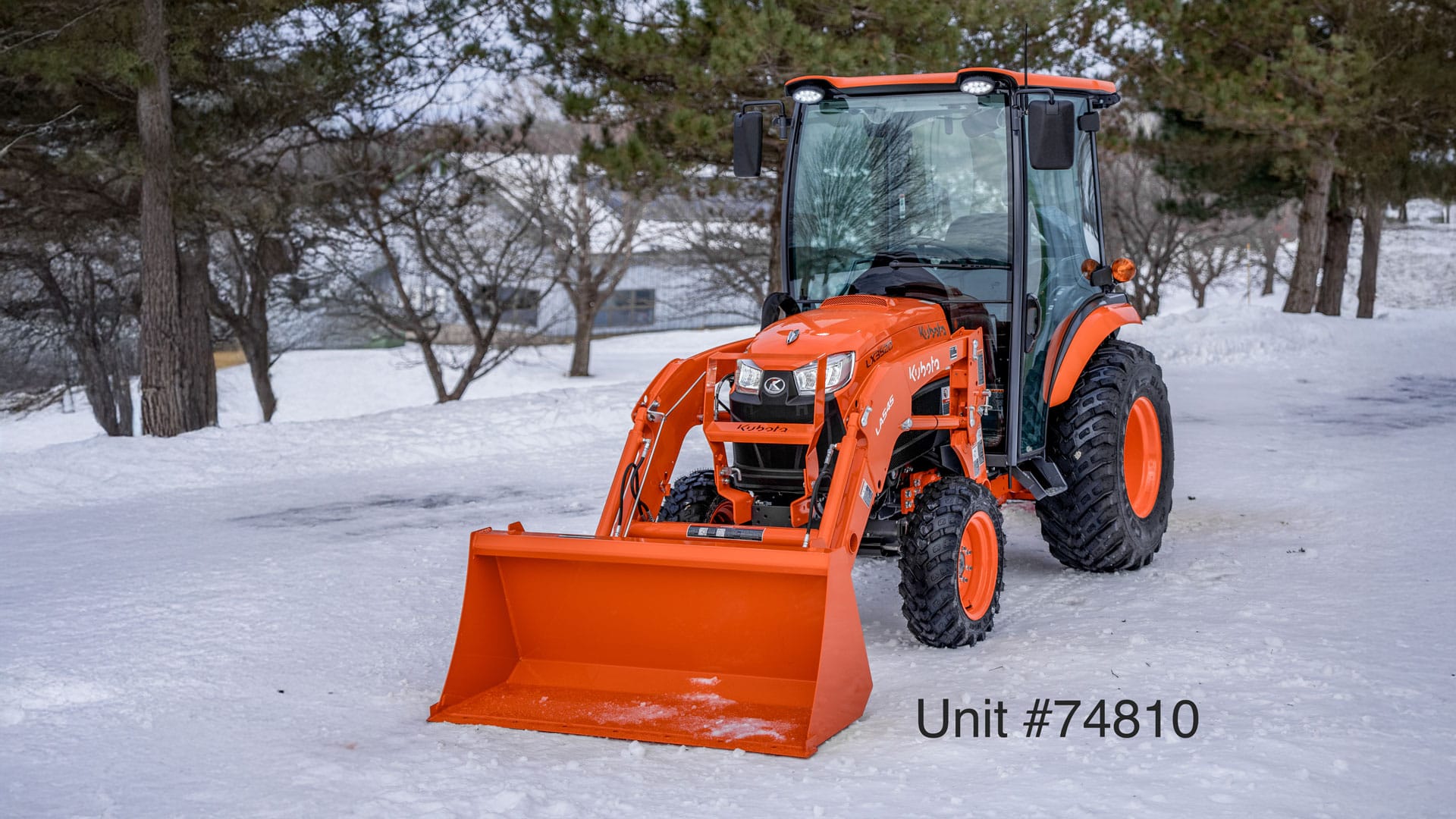 Kubota LX3520SUHSDC Cab Tractor with Loader
