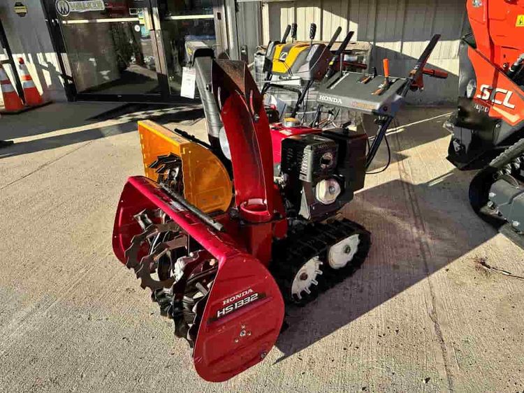 2015 HONDA 32′ TRACK SNOW BLOWER – 76958-C