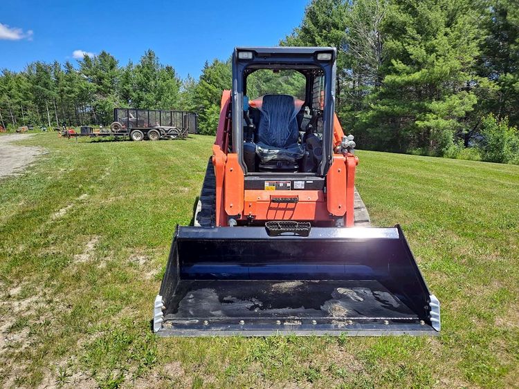 Kubota SVL75-3HFWVCC Track Loader – 9,315 lbs
