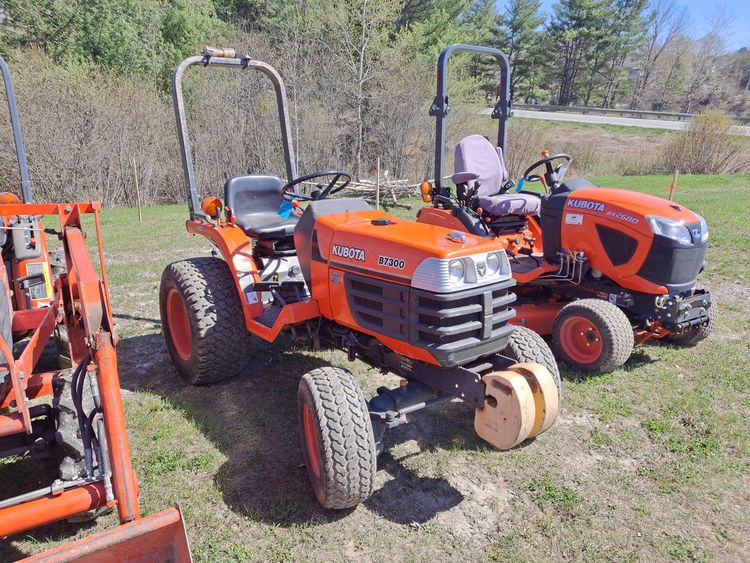 Kubota B7300HSD Compact Tractor