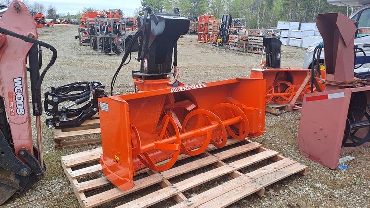 Kubota L4474 74 in Snowblower