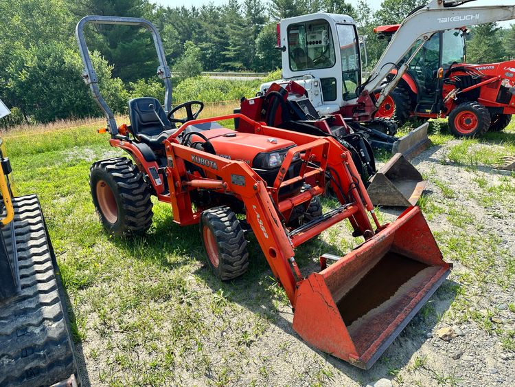 2006 Kubota B7610HSDF with loader