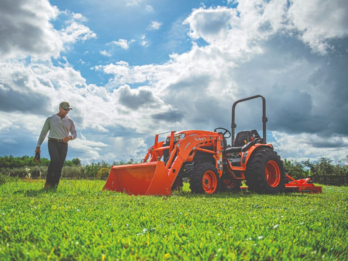 Kubota LX2610SU compact tractor with loader at Union Farm Equipment